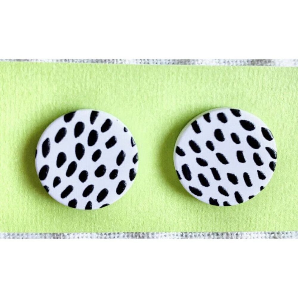 New Black & White Dot Textured Matte Retro 80s Style Circle Stud Earrings 0.75"